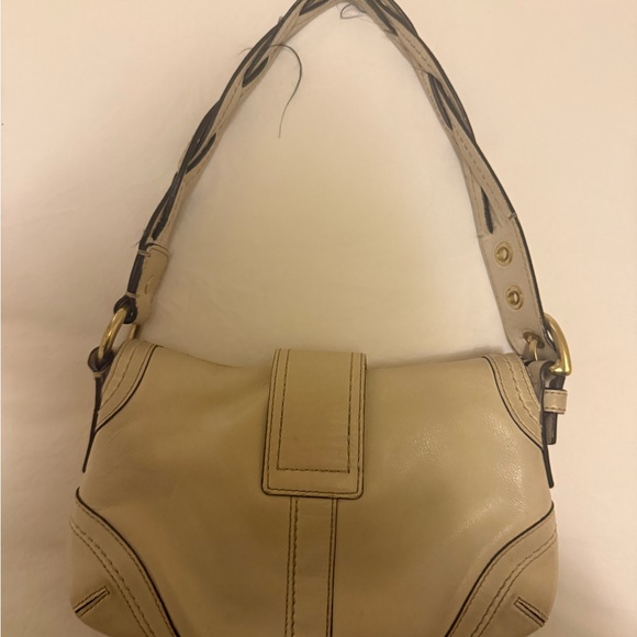 Coach Leather Soho Baguette Shoulder Bag Cream - Picture 5 of 9